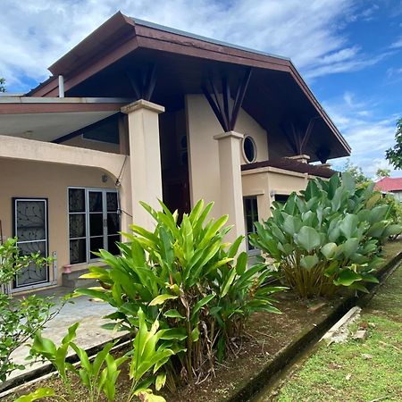 Karya Retreat Villa Kuching Exterior foto