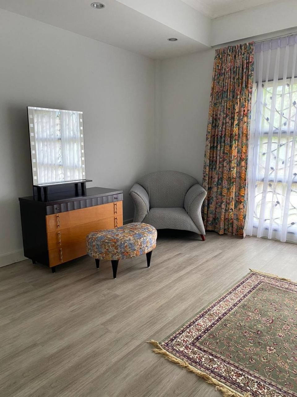 Karya Retreat Villa Kuching Exterior foto