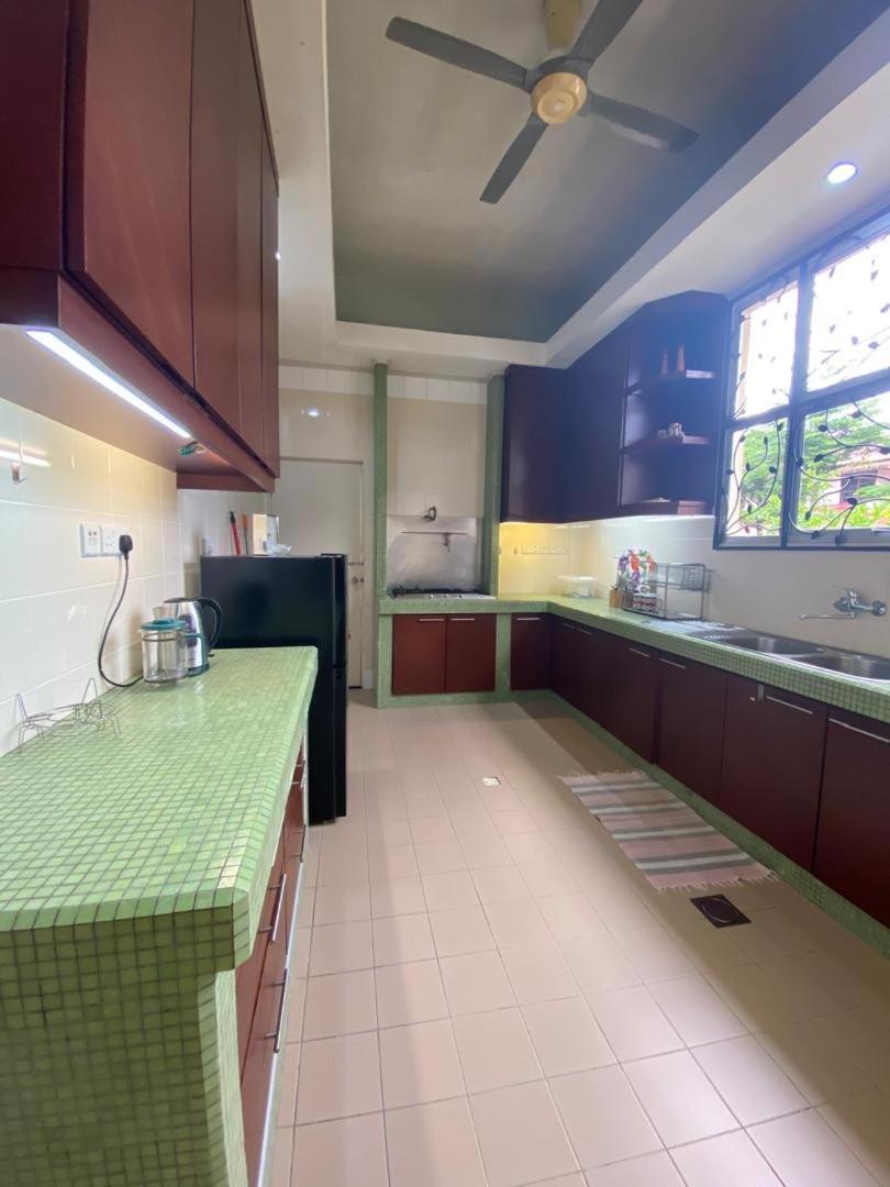 Karya Retreat Villa Kuching Exterior foto