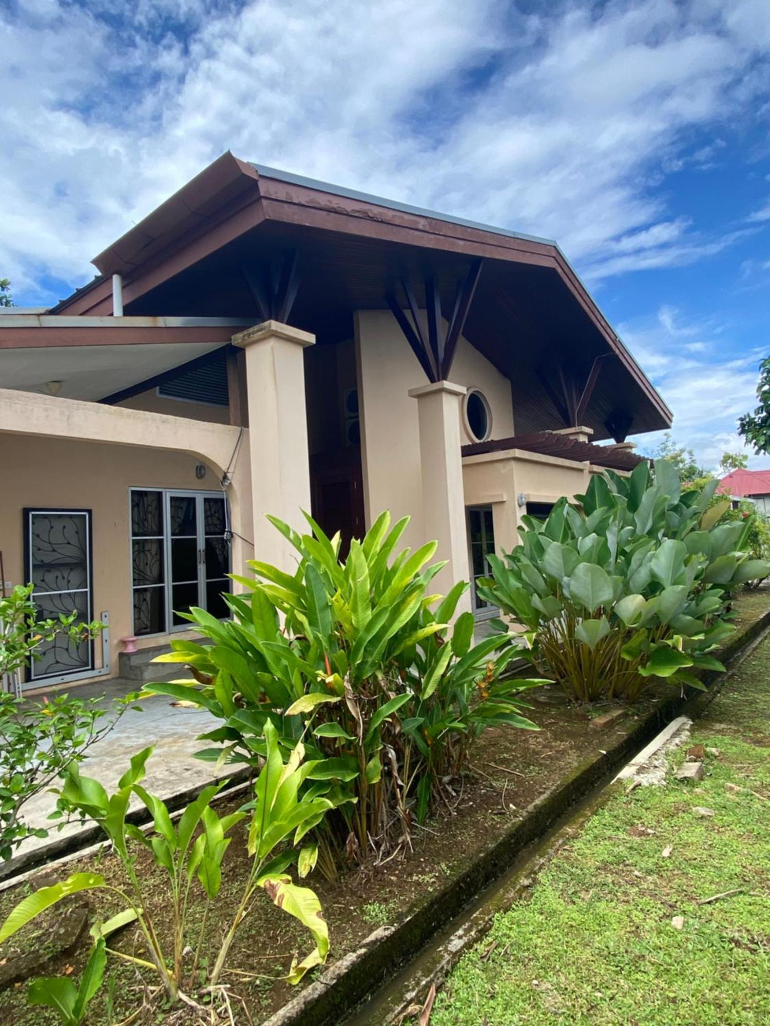 Karya Retreat Villa Kuching Exterior foto